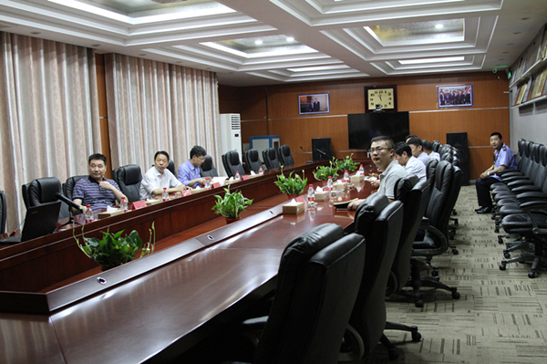 徐州市質量技術監督局局副局長陳洪華一行到黎明食品實地指導質量提升工作_網站圖片.jpg 徐州市質量技術監督局局副局長陳洪華一行到黎明食品實地指導質量提升工作_網站圖片.jpg