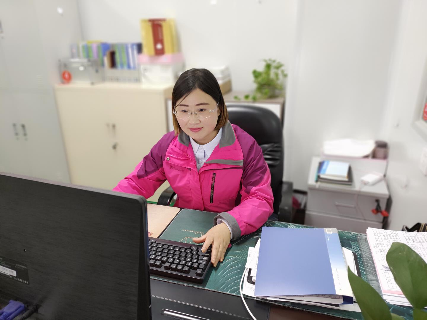 張麗穎照片.jpg 張麗穎照片.jpg