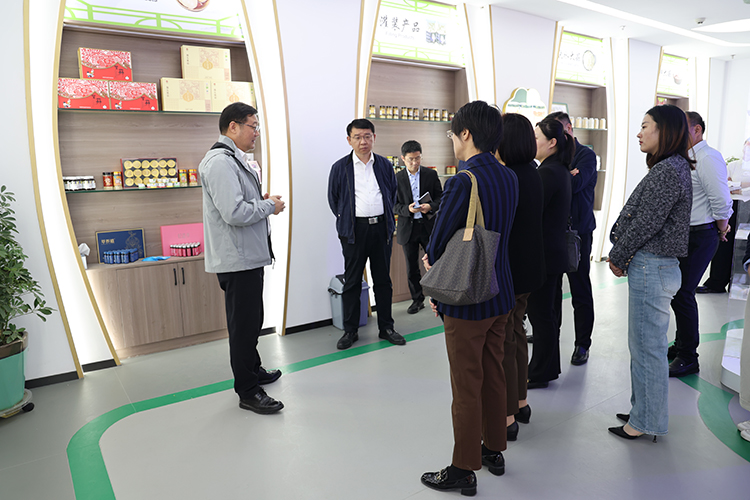 2024.4.20徐州商務(wù)局局長夏友峰-配圖.jpg 2024.4.20徐州商務(wù)局局長夏友峰-配圖.jpg